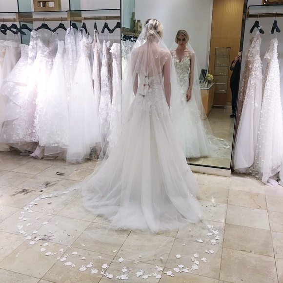 Carolina Herrera Linnette Wedding Dress - Picture 1 of 8